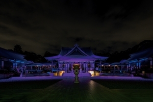 〈2019.2.25〉法多山尊永寺の本堂を、パナソニックのLEDフルカラー投光器「ダイナセルファー」がライトアップ