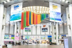 〈2021.11.22〉「SDGs未来都市・北九州市」の魅力をオブジェやサイネージ、階段広告で発信