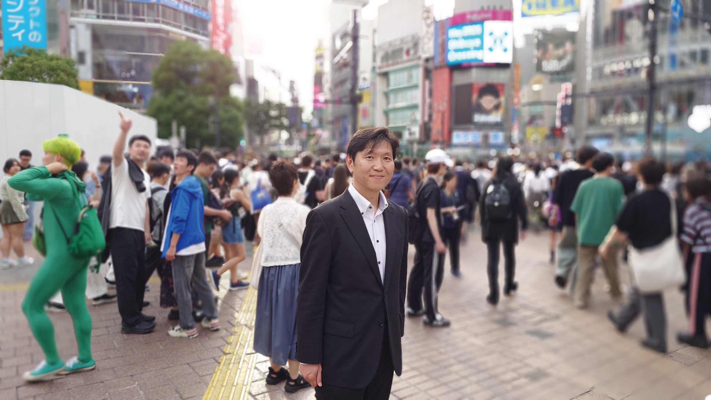 〈2025.9.2〉サイネージ運用代行のプラットワークス、 “メディア事業のセントラルキッチン”を目指す